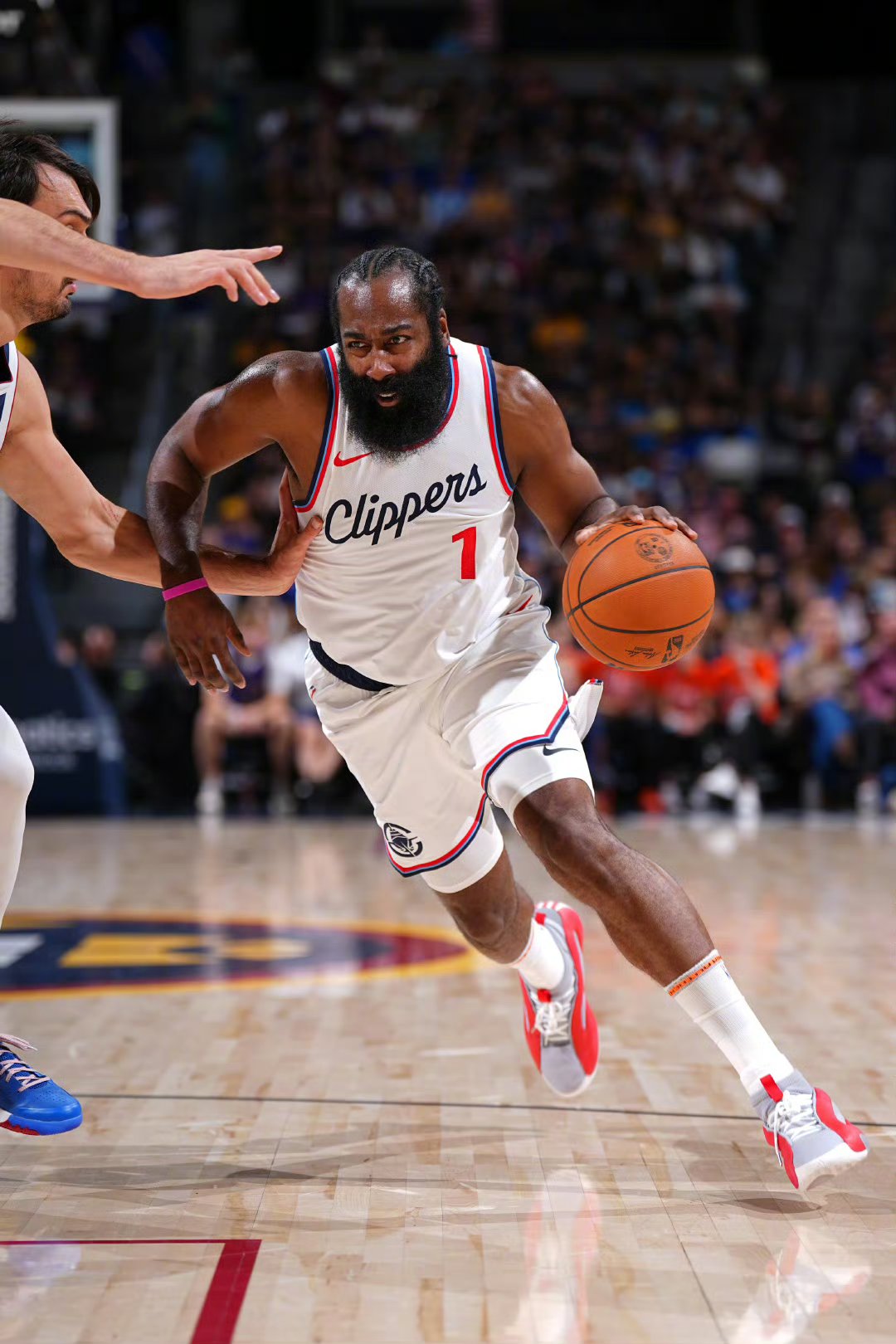 关于NBA季后赛转会期再迎强敌，莱比锡防线松动，主帅态度：底气十足，赛程密集仍需轮换的信息