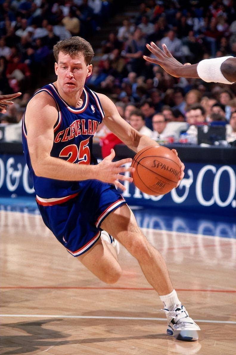 关于NBA季后赛转会期再迎强敌，莱比锡防线松动，主帅态度：底气十足，赛程密集仍需轮换的信息